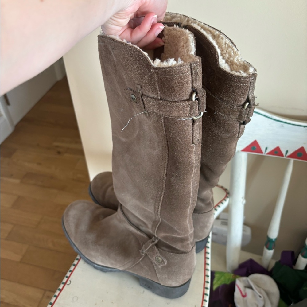 UGG knee high suede boot in a light brown color size 9.5